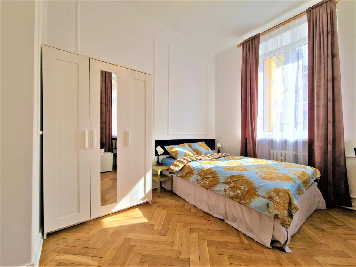 J&W Apartments Swietojanska Rooms Warsaw Exterior photo