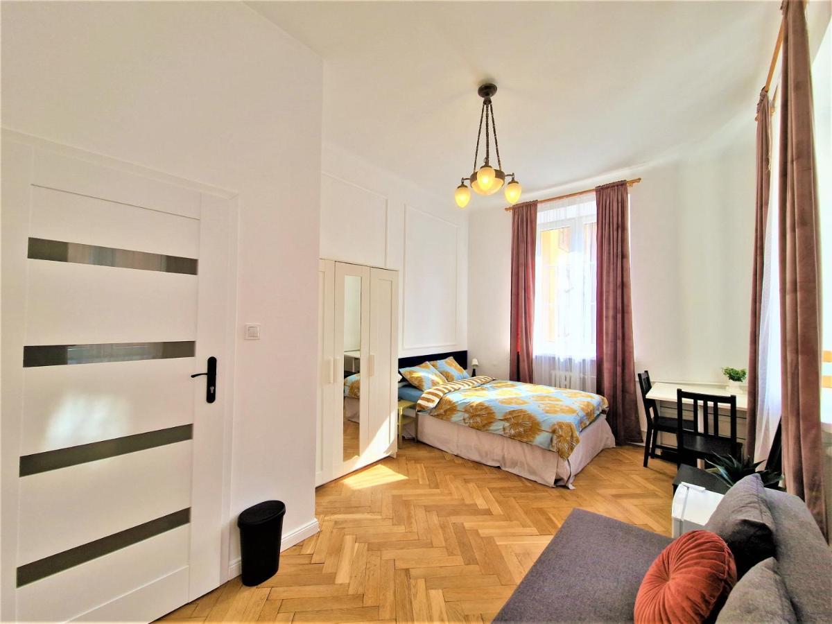 J&W Apartments Swietojanska Rooms Warsaw Exterior photo
