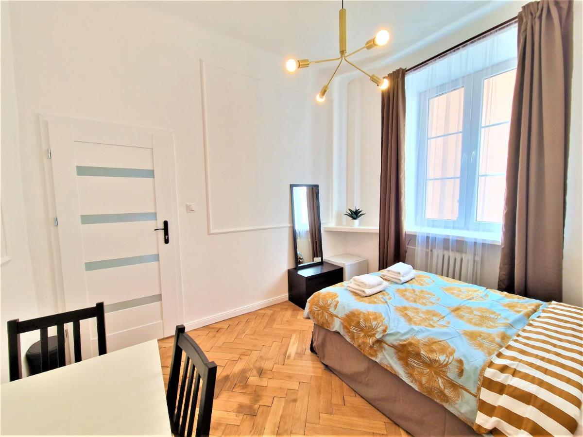 J&W Apartments Swietojanska Rooms Warsaw Exterior photo